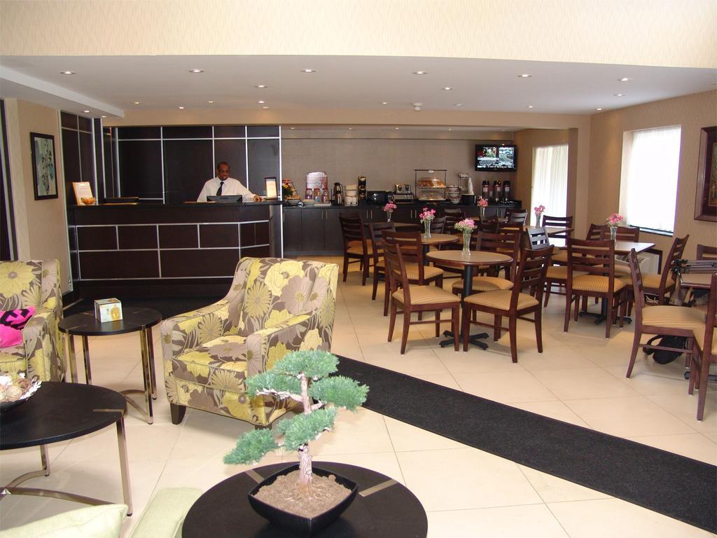 Comfort Inn East Scarborough Toronto Restaurant photo