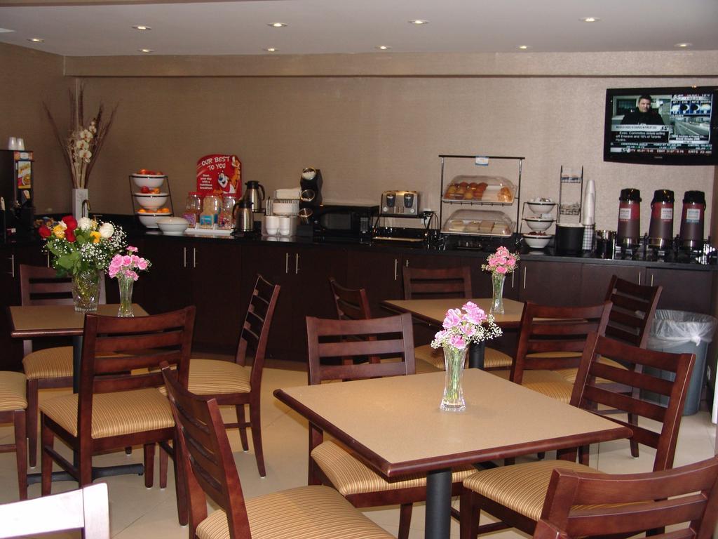 Comfort Inn East Scarborough Toronto Restaurant photo